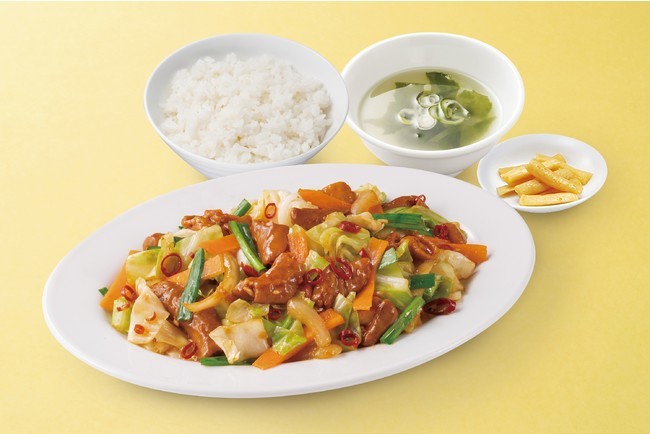 【国産もつとたっぷり野菜】「もつと野菜の焼きラーメン」が期間限定で登場！