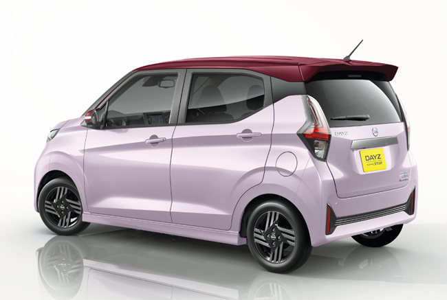 日産デイズが新しいデジタル・Vモーションのフロントグリルを纏って市場デビュー