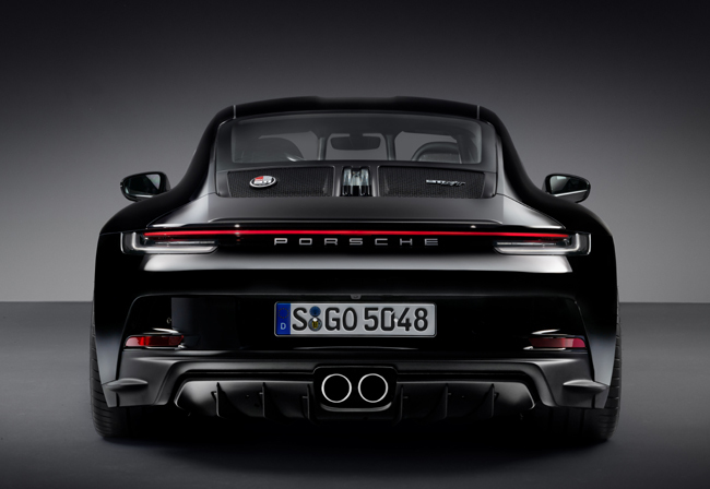 ポルシェ911の誕生60周年を記念した特別限定モデル「911 S/T」が登場