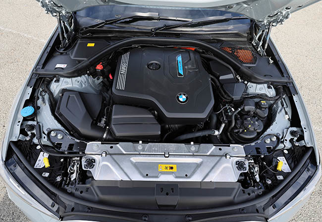 【最新モデル試乗】伝統のスポーティフィールを大切にしたPHEV。BMW330eの先進度