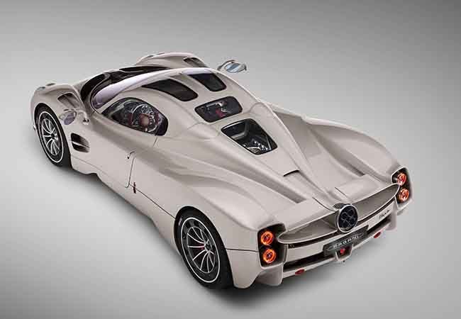 【最新スーパースポーツ分析】世界限定99台。イタリアの「走る宝石」。パガーニ・ウトピアのハイパーパフォーマンス!