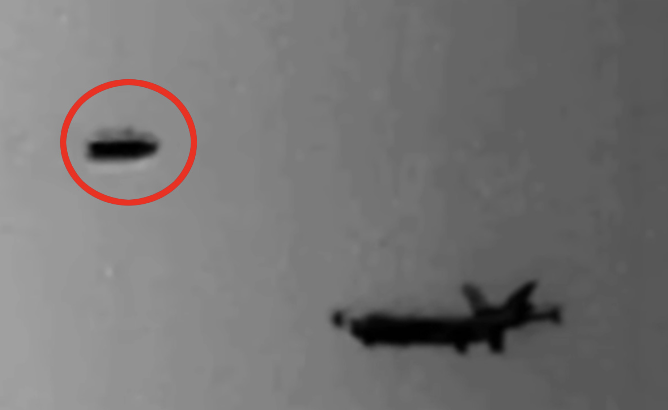米偵察機が撮影した奇妙なUFO映像! 前後に動きながらビームを照射… 米国防総省の見解は?