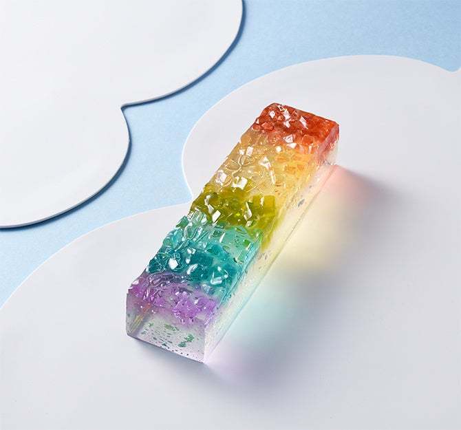 「虹」がテーマのカラフルな和菓子が登場する第77回全国銘菓展が日本橋三越本店で開催！次なるブームの予感!?和菓子店をめぐり集める＜御菓印＞も勢揃い！ 