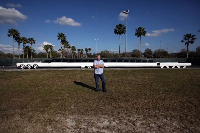 プール・ヘリポート付き！　全長30.54m「わけのわからない世界最長リムジン」が登場！