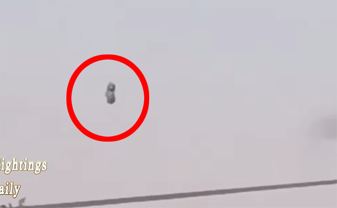 イースター島のモアイのUFO番組を見ていた男性が「モアイ型UFO」を目撃?