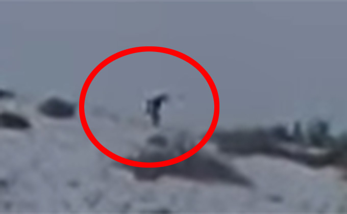 ホームビデオに「飛び跳ねるビッグフット」が映り込む! 子供たちの誘拐を画策か…?