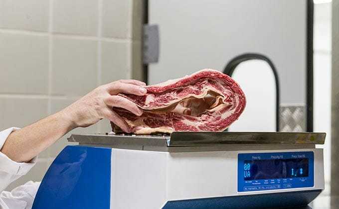 【家畜人】人肉のカロリーと栄養学的評価とは? 人間だけ食べて生きられるか…亜留間次郎が解説
