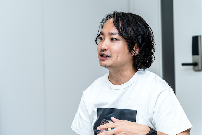 超セカイ系映画『Love Will Tear Us Apart』が描く“血と狂気”のラブストーリー! 「傘の中に知らないおばさんが…」宇賀那健一監督インタビュー