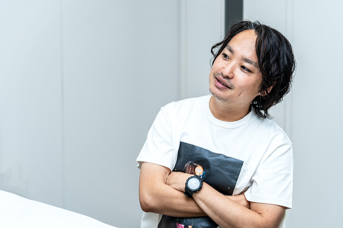 超セカイ系映画『Love Will Tear Us Apart』が描く“血と狂気”のラブストーリー! 「傘の中に知らないおばさんが…」宇賀那健一監督インタビュー