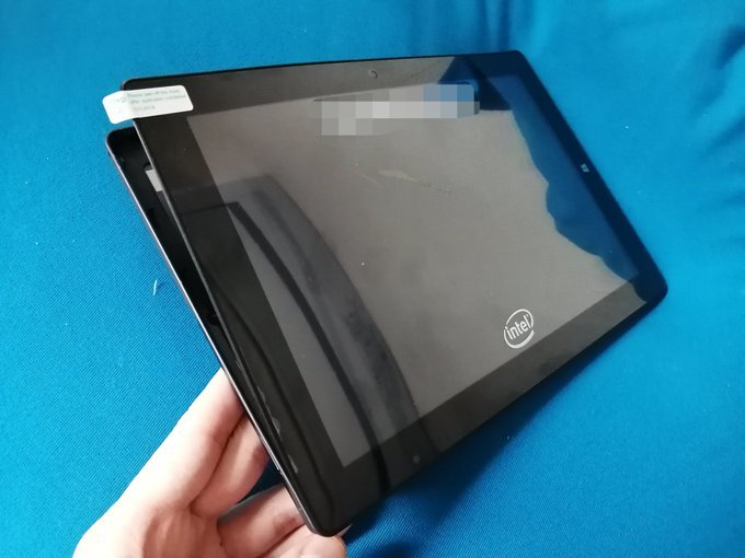 Amazonで購入した格安タブレット「バッテリーが膨らみ焼いた二枚貝みたいに開いた」ツイートが怖すぎると話題!