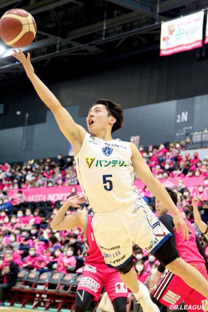 【Bリーグ】河村勇輝(東海大2年)がキャリアハイ26得点、9アシストで横浜をオーバータイムで勝利に導く