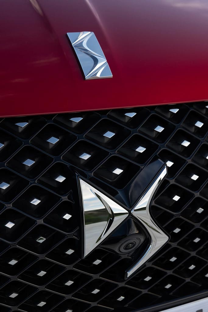 さらなる洗練と最先端の進化を遂げた新型「DS 3」発売。最新のインフォテインメントシステムも搭載