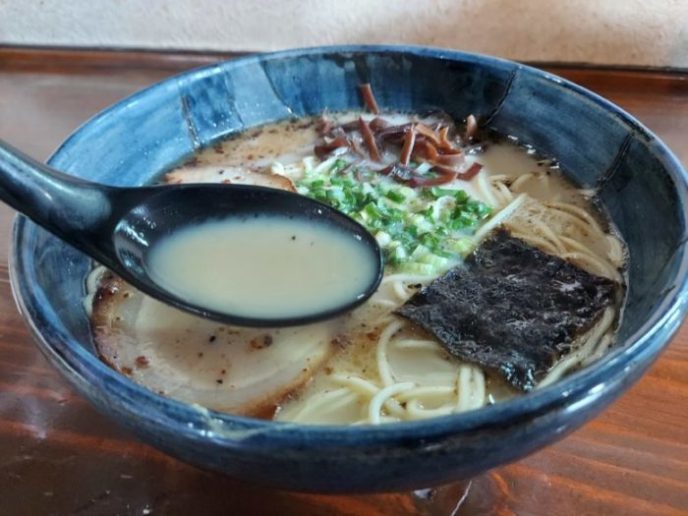 【北区植木町】豚骨ラーメンなのにあっさり！？なめらかさがたまらないえぼし家の豚骨スープ