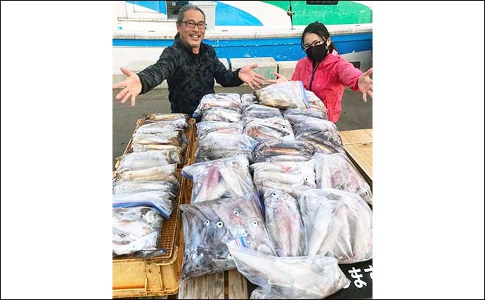 【福井】沖釣り最新釣果　夜のイカメタル船でマイカ（ケンサキ）40匹