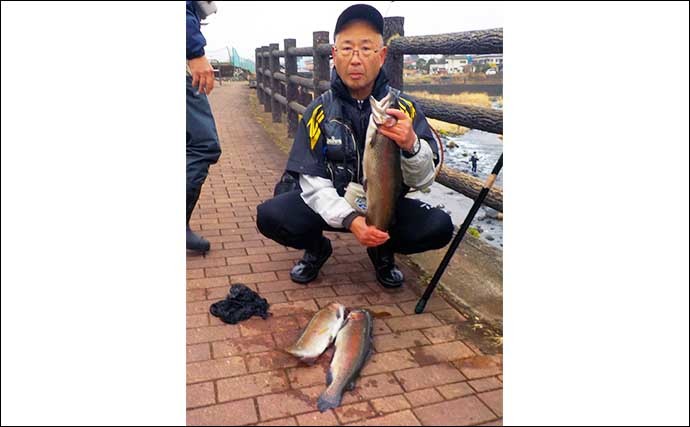 解禁当日の渓流エサ釣りで60cmニジマス　活性上がる夕方帯にヒット