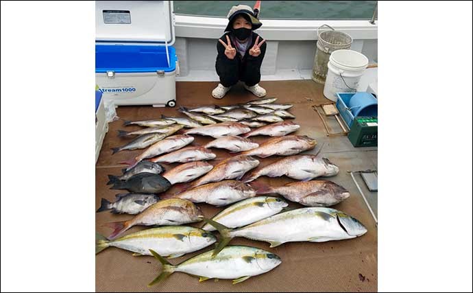 【福井】沖釣り最新釣果　半夜便のマイカが絶好調で胴長45cmの大剣も