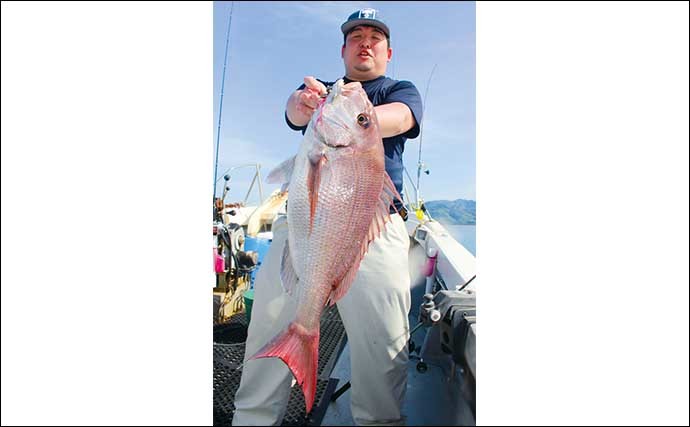 タイラバ釣行で80cm級頭に良型マダイ連打　強波動のネクタイが的中