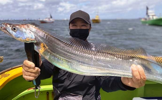 テンビンタチウオ釣り初挑戦で23尾と大健闘　好みの釣り方で挑戦を