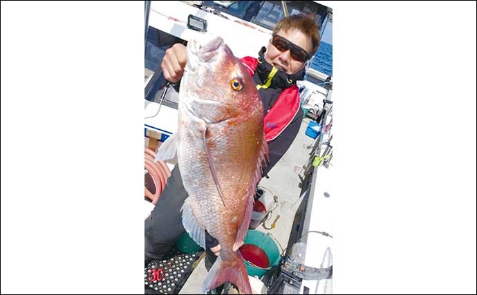 タイラバ釣行で80cm級頭に良型マダイ連打　強波動のネクタイが的中