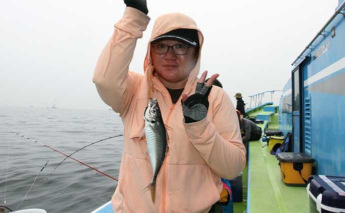 東京湾タチウオ・アジのリレー釣り　タチウオ22尾にアジ16尾と土産十分