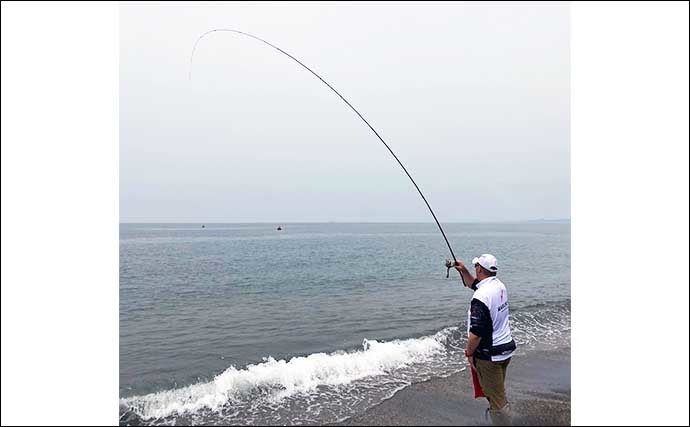 サーフでのウキダンゴ釣りで40cm級クロダイ　潮の変化を捉えてキャッチ