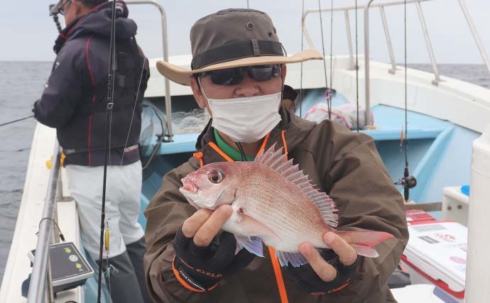 SLJシーズン到来　大サバ連打に本命イサキも手中【愛知・隆盛丸】