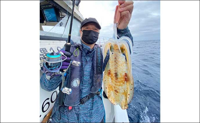 沖縄ティップランエギング釣行で3kg超え『レッドモンスター』登場