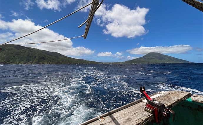 八丈島遠征で20kg頭に良型カンパチ全員安打　アカイカ泳がせで狙い撃ち