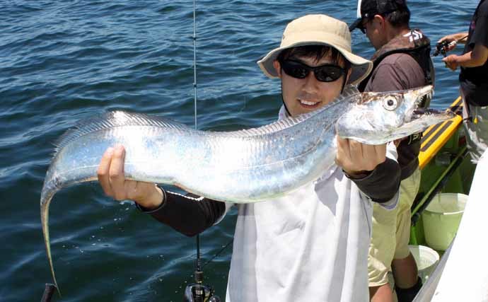 東京湾ジギングタチウオで本命手中もドラゴン級は不発【渡辺釣船店】