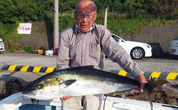 【福井】沖釣り最新釣果　半夜便のマイカが絶好調で胴長45cmの大剣も