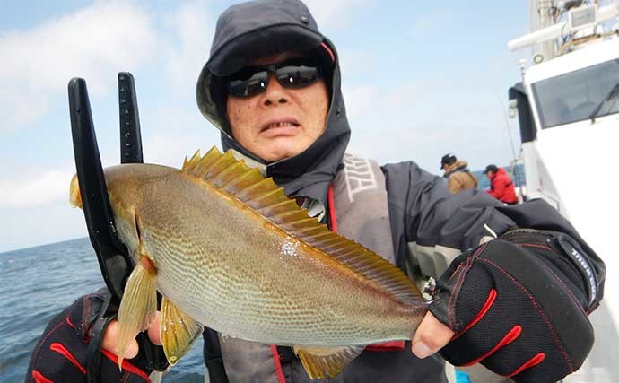 イサキ五目釣りで釣果多彩　丁寧なタナ取りでイシダイやネリゴも