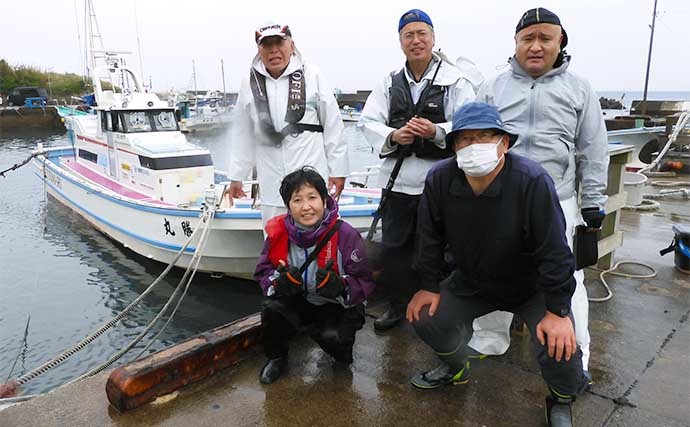 船イサキ五目釣りで32cm頭にトップ24尾　好ゲストにメジナ