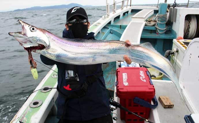 テンヤタチウオ釣りで指8本級頭に40尾　大型狙い＆食い損ね対応策とは？