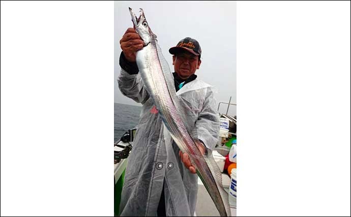 【大分・熊本】沖釣り最新釣果　夜焚きケンサキイカは釣る人100尾超え