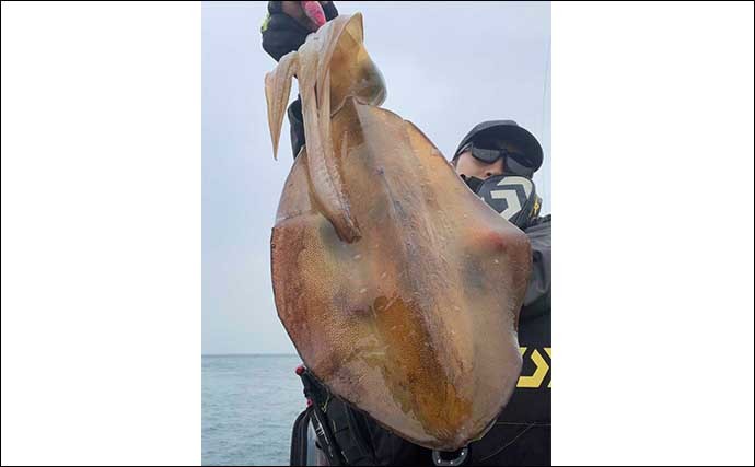 沖テトラでエギング＆根魚ゲーム　キロ級アオリに40cmキジハタ【福岡】