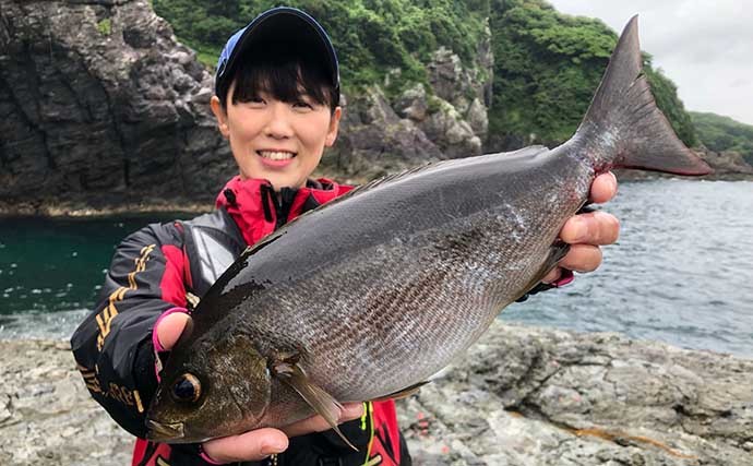 磯フカセ釣りで42cm頭に良型イサキ好捕　アカハタとクロも手中で大満足