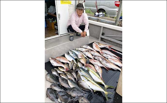 【福井】沖釣り最新釣果　半夜便のマイカが絶好調で胴長45cmの大剣も