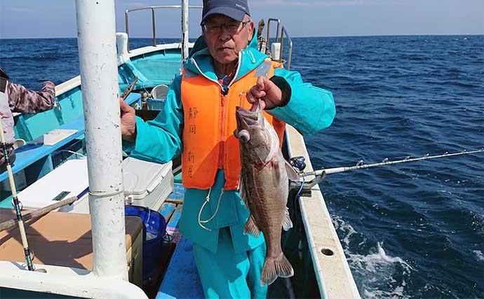 中深海釣りで船中全員が本命アラ手中　好ゲストにオニカサゴも顔出し