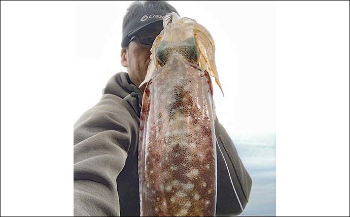 デイエギング満喫　カラーチェンジで500g頭にアオリ3尾【福岡・志賀島】