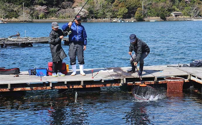 海上釣り堀でマダイ好捕　少年アングラーはヒラマサ＆カンパチ手中