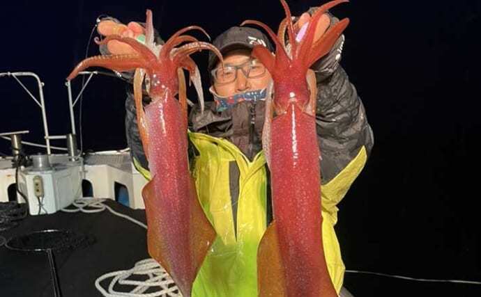 山口の夜イカメタル釣行で大小混じりで70匹好捕　オモリグにもヒット