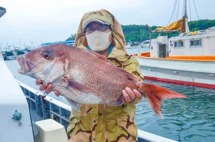 タイラバ釣行で70cm頭にマダイ好捕　電動より手巻きタックルが好適？