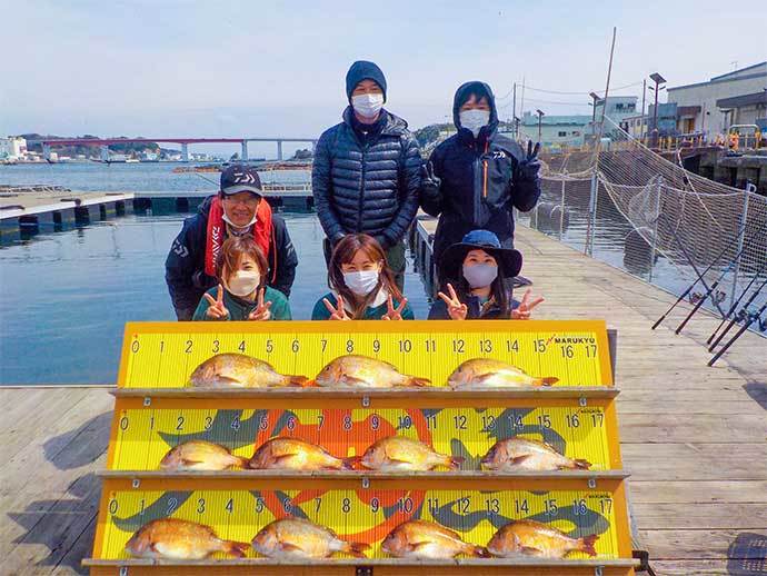 海上釣り堀で5人でマダイ11尾キャッチ　入れ食いの時間帯もあり満喫