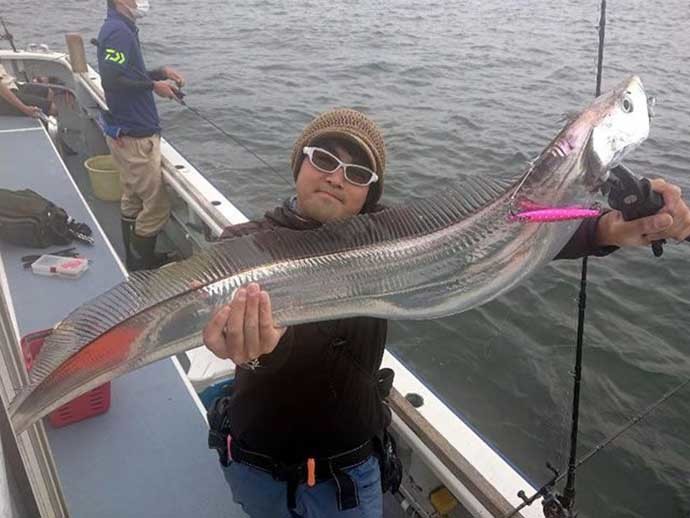 昨日ナニ釣れた？沖釣り速報：東京湾タチウオ好調でトップ91匹【関東】