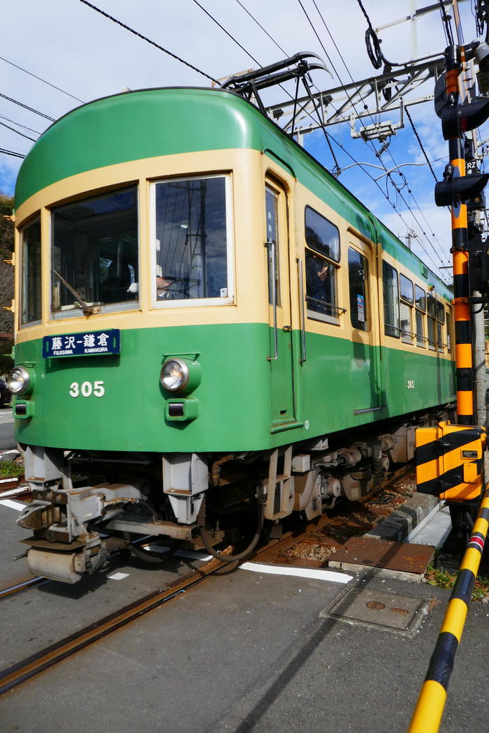 目の前にひろがる海とレトロ電車！鎌倉絶景さんぽ