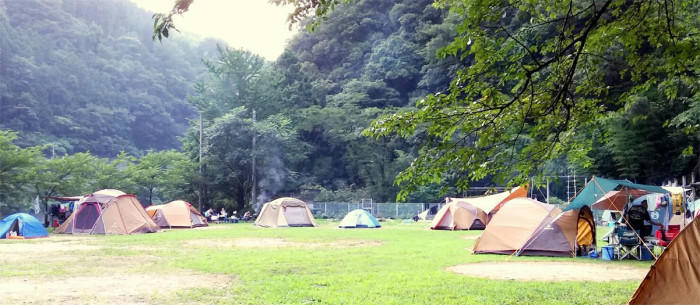 【愛媛県】木の温もりがあるキャンプ場、「石鎚ふれあいの里」を紹介します