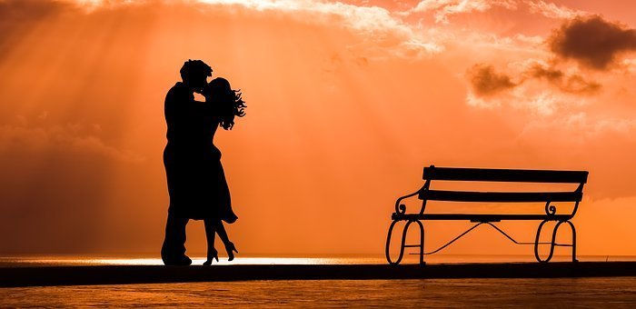 ヤンデレ彼女とは?ツンデレとの違いと対処法をご紹介!