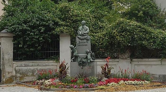 音楽家たちが夏を過ごした、建築と音楽と鉄鋼の町シュタイヤー