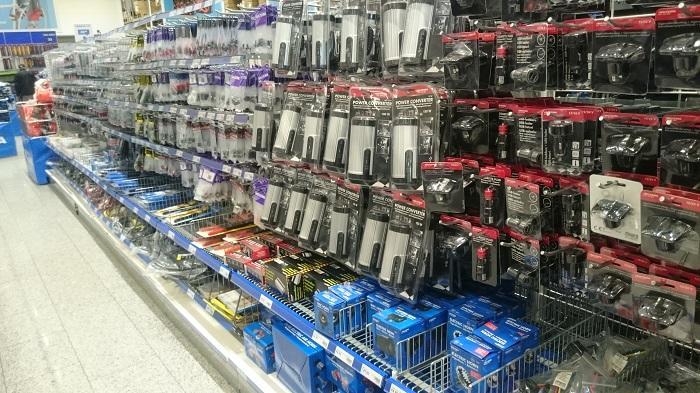 【スウェーデン】車用部品から文房具まで!カフェも満喫出来る大型ホームセンター