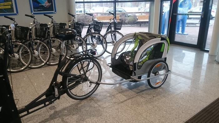 【スウェーデン】車用部品から文房具まで!カフェも満喫出来る大型ホームセンター